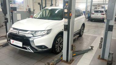 Mitsubishi Outlander 2019 года, 200 533 км - вид 1