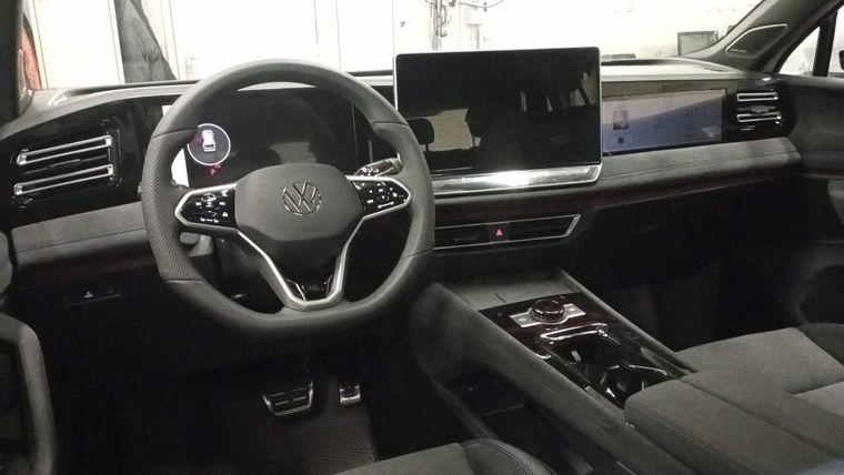 Volkswagen Tiguan L, 2024 - вид 4