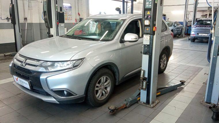 Mitsubishi Outlander 2018 года, 215 672 км - вид 1