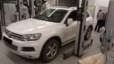 Volkswagen Touareg 2013 года, 301 066 км - вид 1