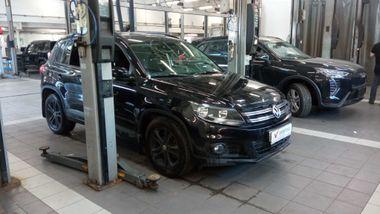 Volkswagen Tiguan 2015 года, 188 242 км - вид 2