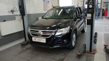 Volkswagen Tiguan 2010 года, 66 999 км - вид 1