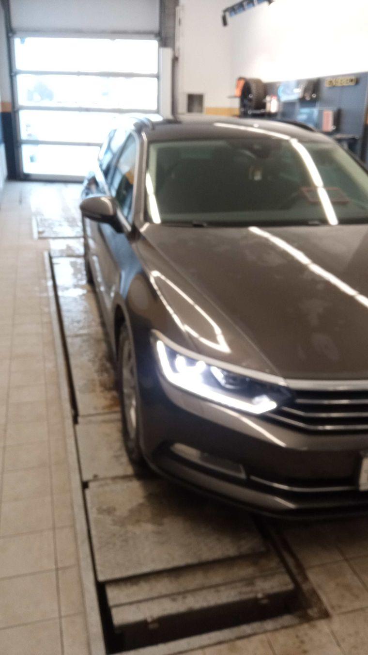 Volkswagen Passat 2018 года, 217 854 км - вид 2