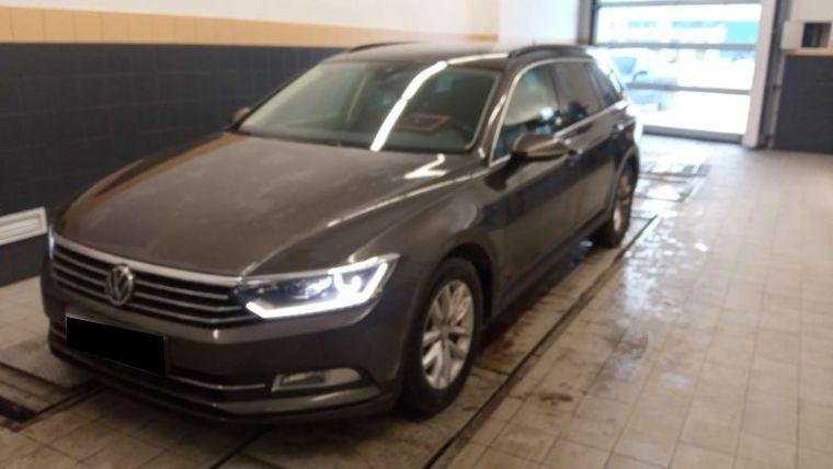 Volkswagen Passat 2018 года, 217 854 км - вид 1