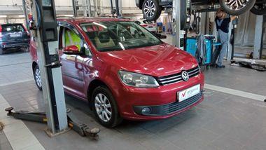 Volkswagen Touran 2010 года, 197 065 км - вид 2