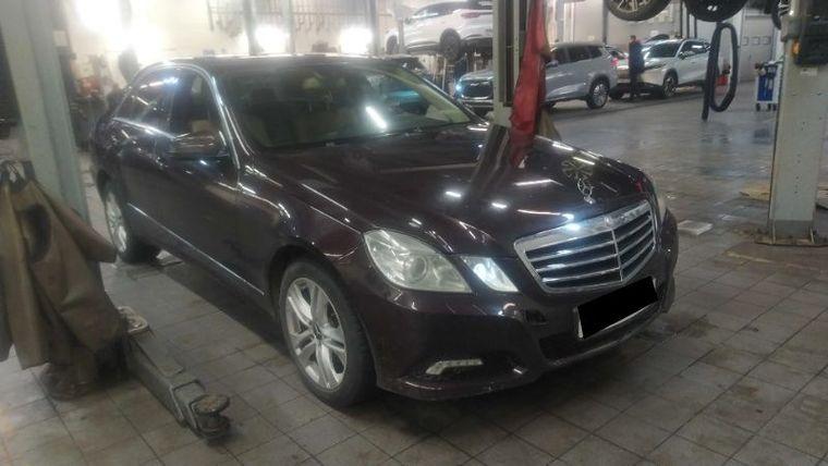 Mercedes-Benz E-класс 2010 года, 230 000 км - вид 2