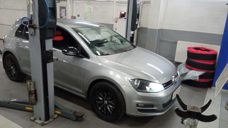 Volkswagen Golf,  - вид 1