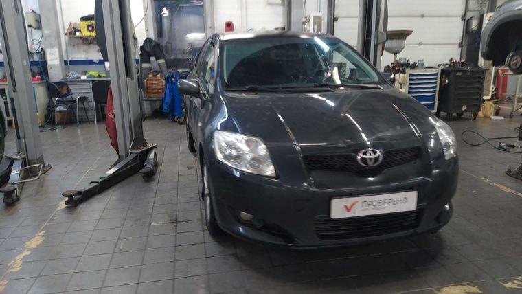 Toyota Auris,  - вид 1