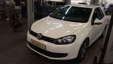 Volkswagen Golf 2011 года, 138 000 км - вид 1