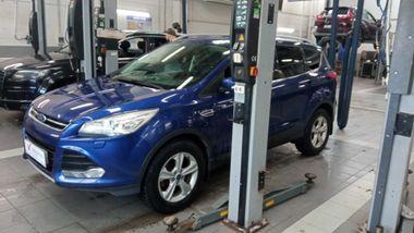 Ford Kuga 2014 года, 144 740 км - вид 1