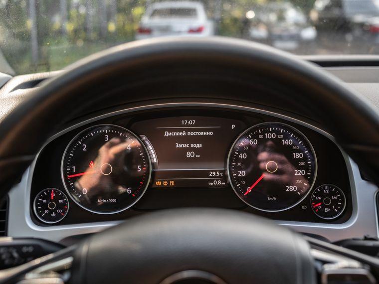 Volkswagen Touareg,  - вид 4