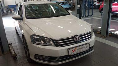 Volkswagen Passat 2011 года, 185 370 км - вид 2