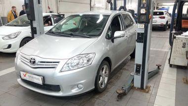 Toyota Auris 2011 года, 125 314 км - вид 1