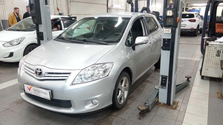 Toyota Auris 2011 года, 125 314 км - вид 1