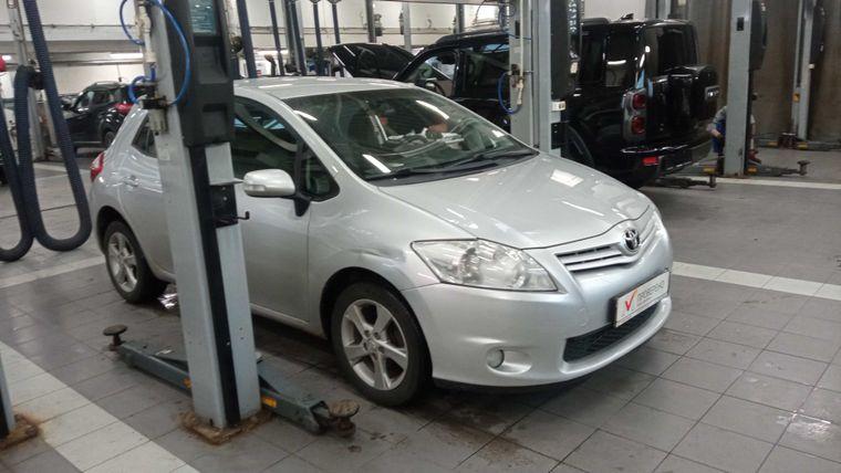 Toyota Auris 2011 года, 125 314 км - вид 2