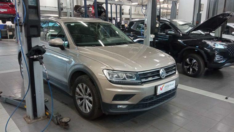 Volkswagen Tiguan 2020 года, 54 000 км - вид 2