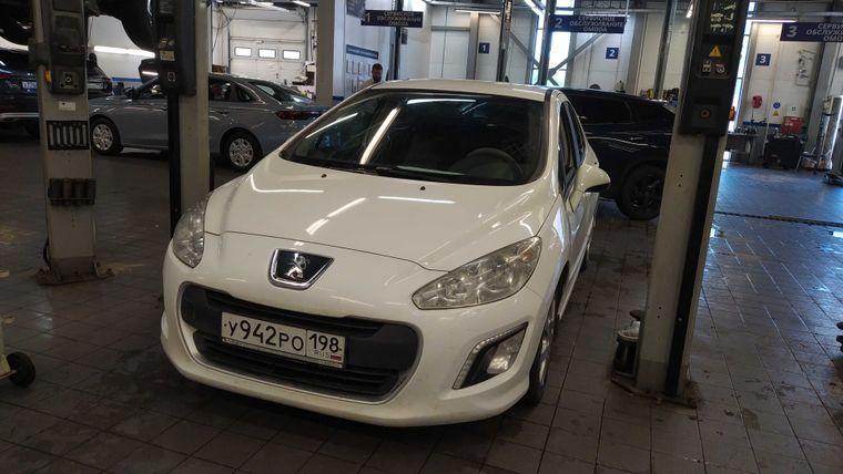 Peugeot 308 2012 года, 179 917 км - вид 1