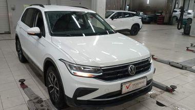 Volkswagen Tiguan 2021 года, 149 000 км - вид 2