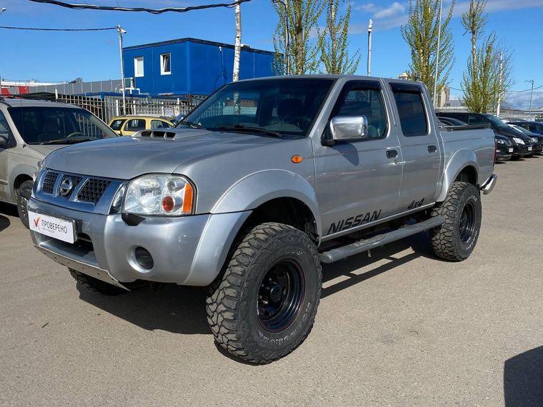 Nissan NP300, 2011