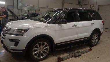 Ford Explorer 2018 года, 129 320 км - вид 1