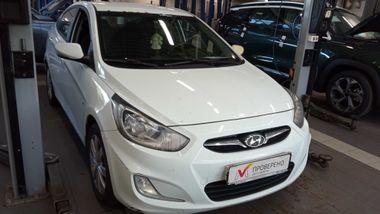Hyundai Solaris 2012 года, 104 598 км - вид 2