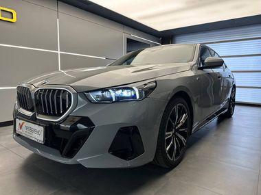 BMW 5 серия 2023 года, 9 554 км - вид 1