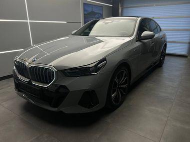 BMW 5 серия 2023 года, 9 554 км - вид 1
