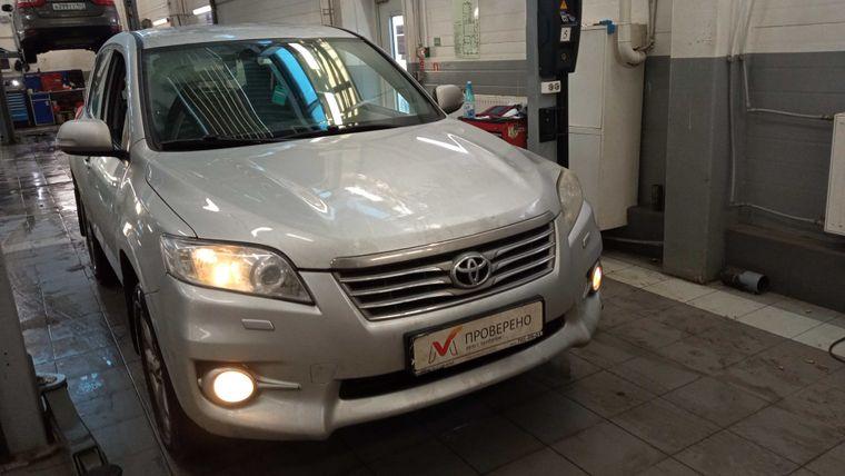 Toyota RAV4 2011 года, 241 000 км - вид 2