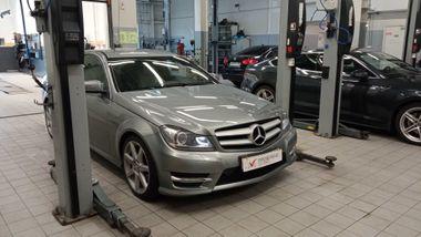 Mercedes-Benz C-класс 2012 года, 68 914 км - вид 2