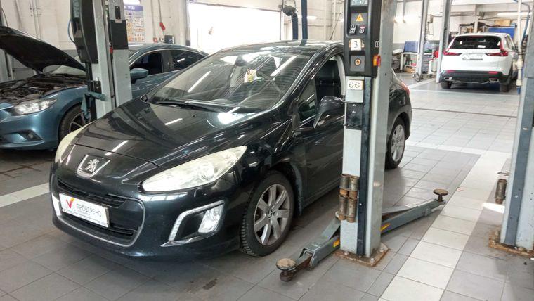 Peugeot 308 2011 года, 197 551 км - вид 1