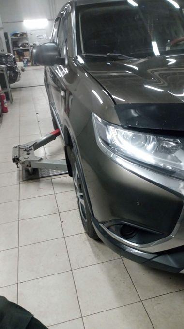 Mitsubishi Outlander 2019 года, 313 000 км - вид 2