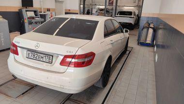 Mercedes-Benz E-класс 2010 года, 360 126 км - вид 2