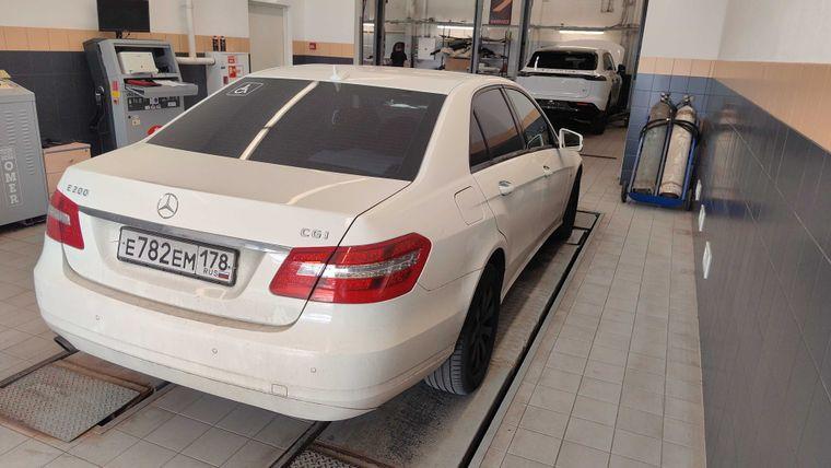 Mercedes-Benz E-класс 2010 года, 360 126 км - вид 2