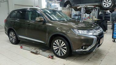 Mitsubishi Outlander 2019 года, 159 380 км - вид 2