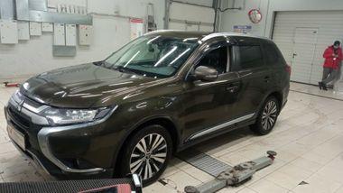 Mitsubishi Outlander 2019 года, 159 380 км - вид 1