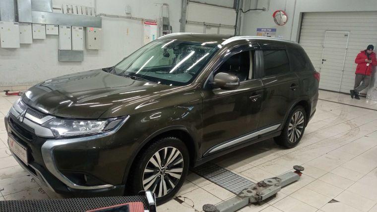 Mitsubishi Outlander 2019 года, 159 380 км - вид 1