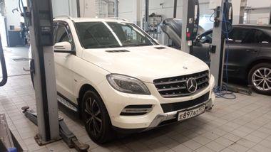 Mercedes-Benz M-класс 2012 года, 231 657 км - вид 2