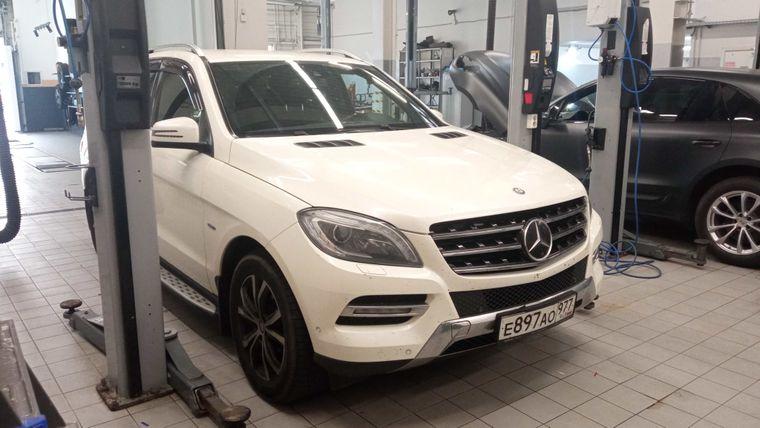 Mercedes-Benz M-класс 2012 года, 231 657 км - вид 2