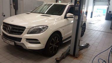 Mercedes-Benz M-класс 2012 года, 231 657 км - вид 1