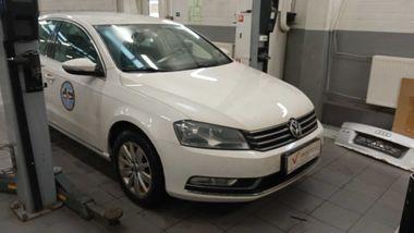 Volkswagen Passat 2012 года, 232 874 км - вид 2