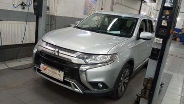 Mitsubishi Outlander 2018 года, 98 215 км - вид 1
