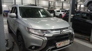 Mitsubishi Outlander 2018 года, 98 215 км - вид 2