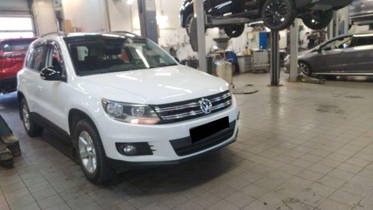 Volkswagen Tiguan 2013 года, 180 045 км - вид 2