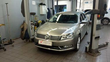 Volkswagen Passat 2013 года, 92 000 км - вид 1