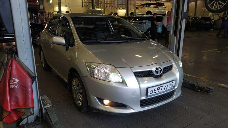 Toyota Auris,  - вид 1