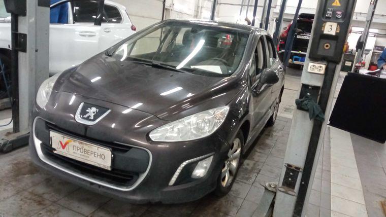 Peugeot 308 2011 года, 196 273 км - вид 1