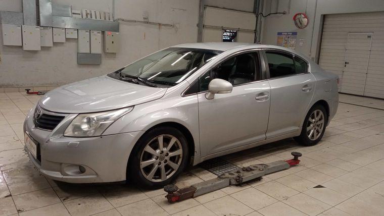 Toyota Avensis 2010 года, 340 000 км - вид 1