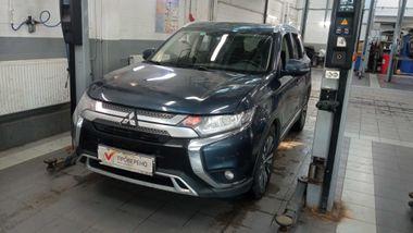 Mitsubishi Outlander 2018 года, 239 727 км - вид 1