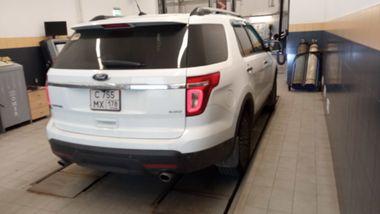 Ford Explorer 2014 года, 198 673 км - вид 2