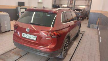 Volkswagen Tiguan 2018 года, 81 438 км - вид 2